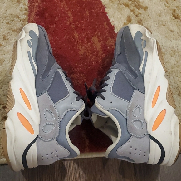 Boys Adidas Yeezy Gray and Orange Sneakers Sz 5 - Picture 2 of 7